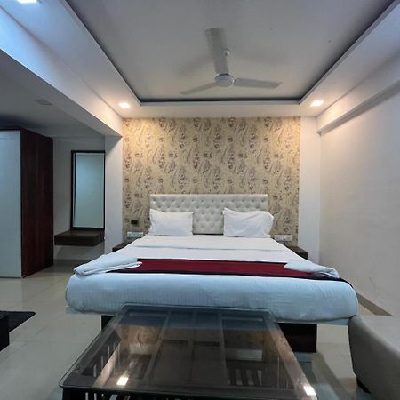 Arsh Executive Inn Dive Εξωτερικό φωτογραφία